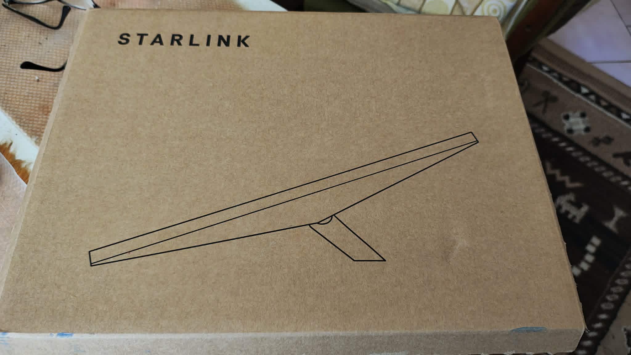Krabice se sadou Starlink Mini